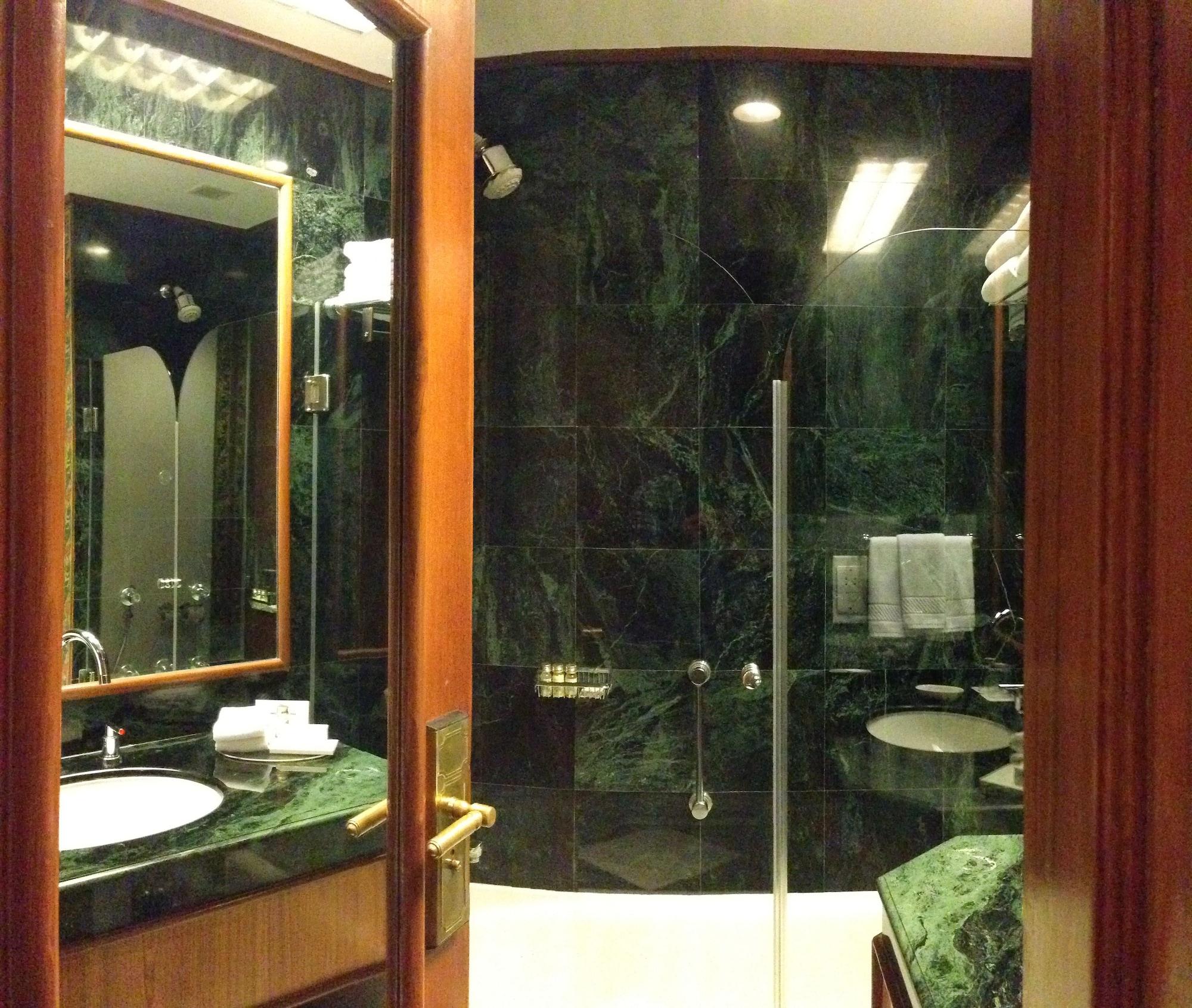 فندق ترايدنت جايبور المظهر الخارجي الصورة Bathroom