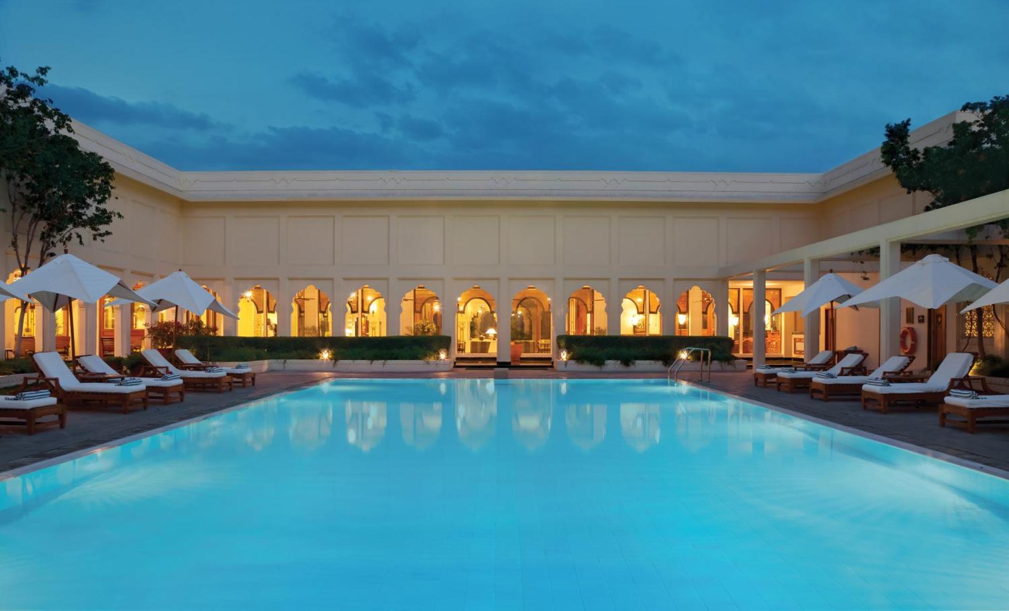 فندق ترايدنت جايبور المظهر الخارجي الصورة The pool at The Oberoi, Mumbai