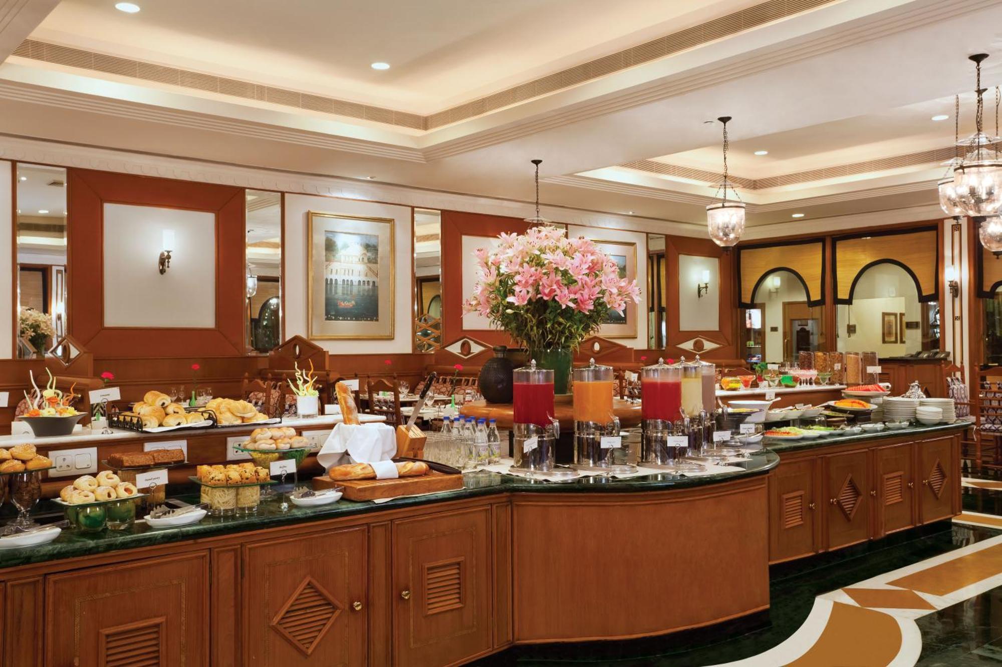 فندق ترايدنت جايبور المظهر الخارجي الصورة The buffet at the hotel