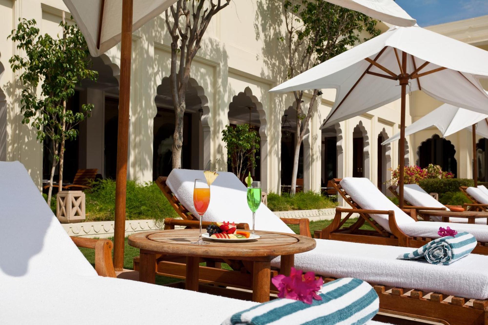 فندق ترايدنت جايبور المظهر الخارجي الصورة The pool at the Taj Bengal